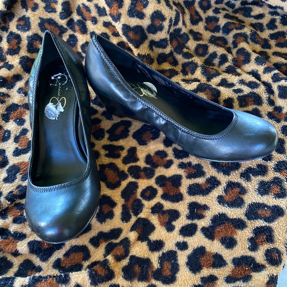 Jessica Simpson black wedges